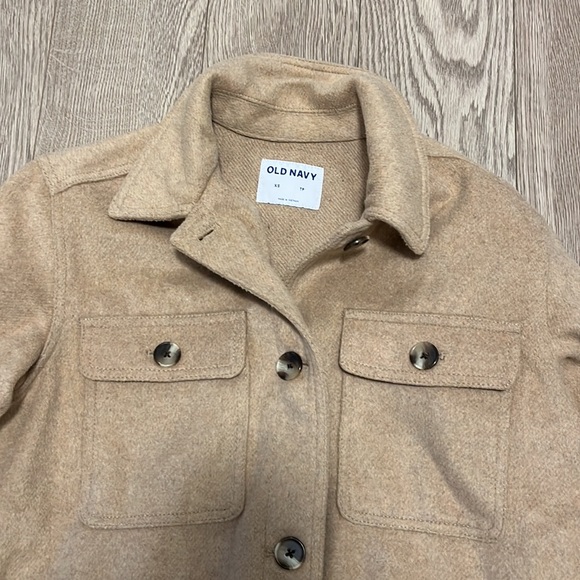 Old Navy shacket in XS - Picture 2 of 2